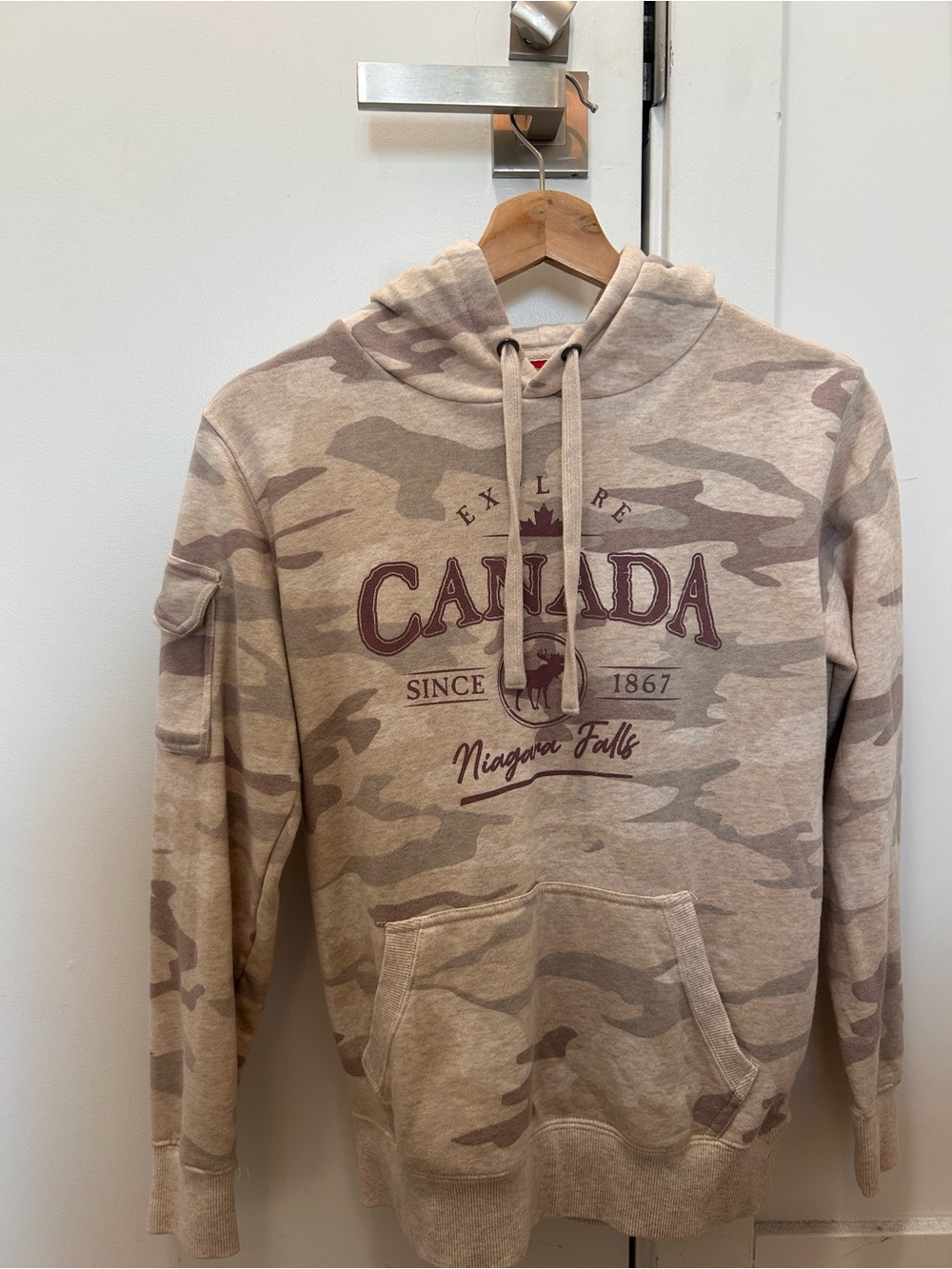 Beige Camo 'Canada Niagara Falls' Pullover Hoodie